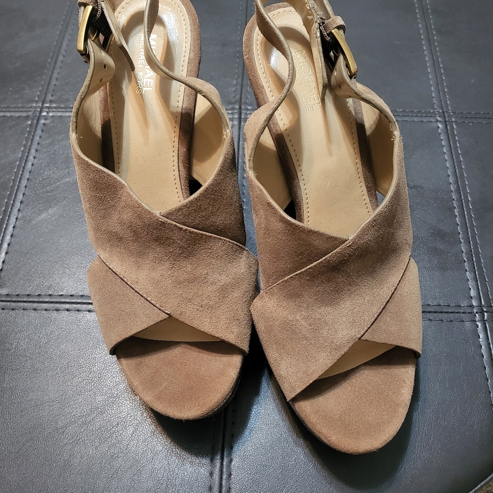 Michael kors snakeskin heels. 7.5 Tan ans leather snakeskin heels. - Picture 2 of 3